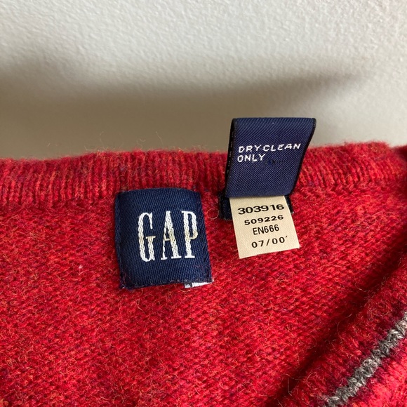 GAP Vintage V-Neck Fair Isle Lambswool Pullover Long-Sleeve Red Sweater Size S - Picture 9 of 10